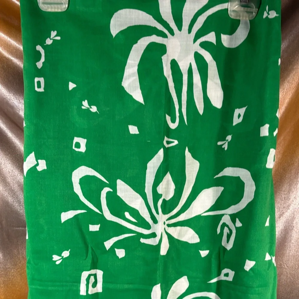Green and White Floral vintage VAINUI‎ French fabric or tablecloth.  Box G